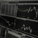 So sánh con người và robot trong giao dịch forex